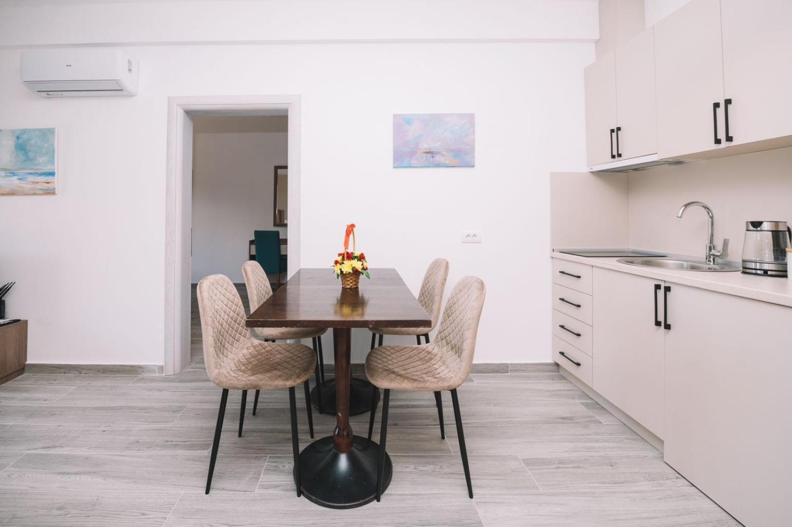 Apartments Art Ulcinj Bagian luar foto