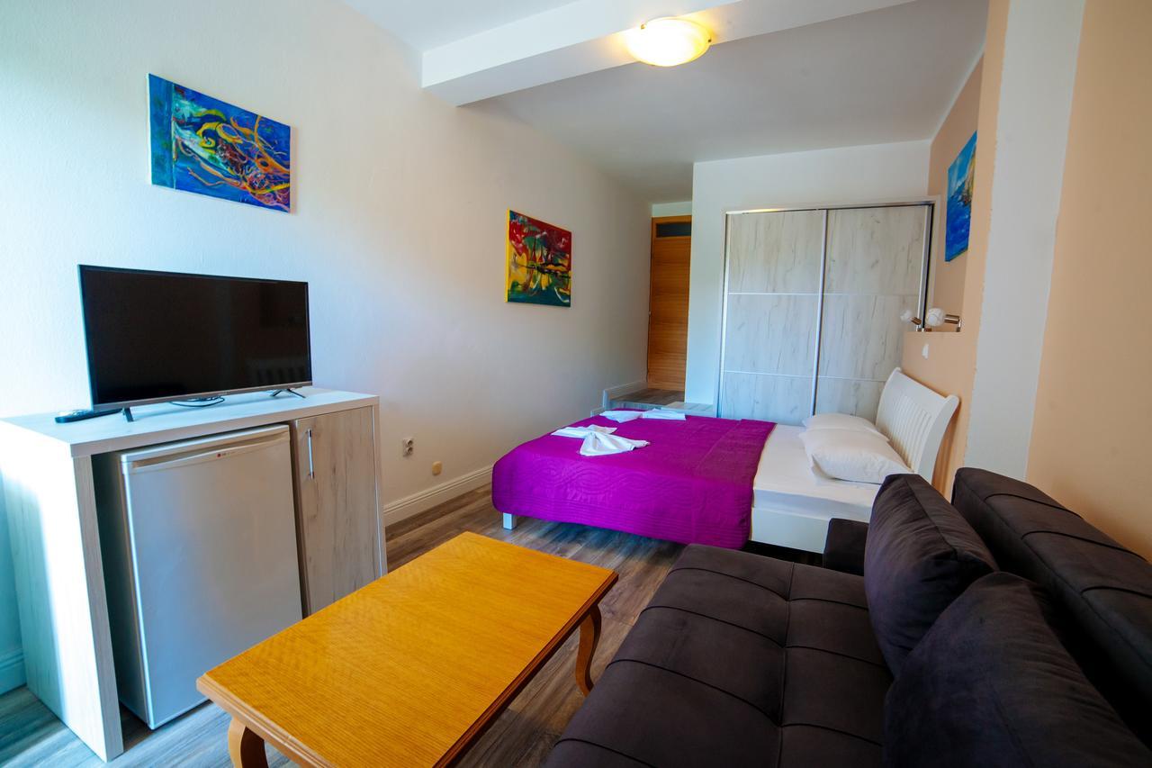 Apartments Art Ulcinj Bagian luar foto