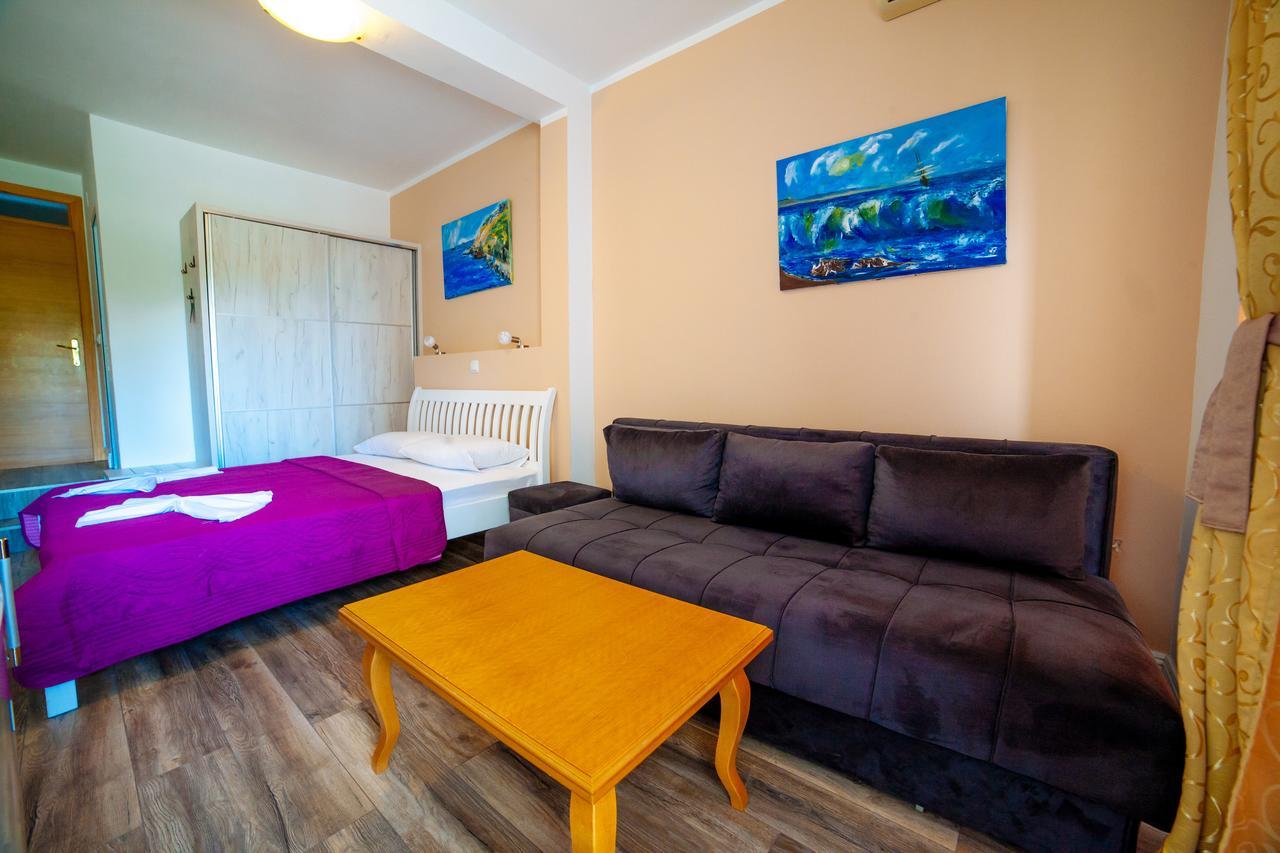 Apartments Art Ulcinj Bagian luar foto