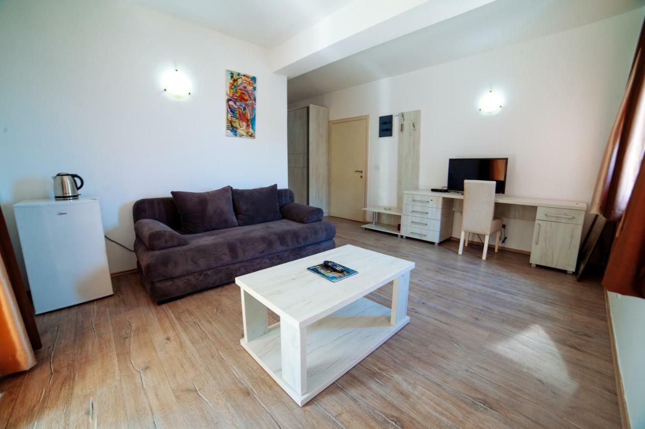Apartments Art Ulcinj Bagian luar foto