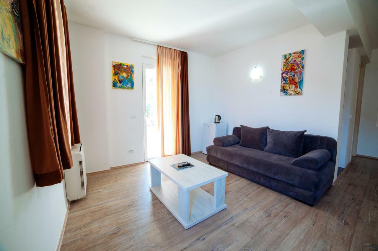 Apartments Art Ulcinj Bagian luar foto